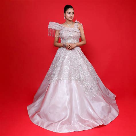 Graceful Ceremonial Gown – vastrachowk