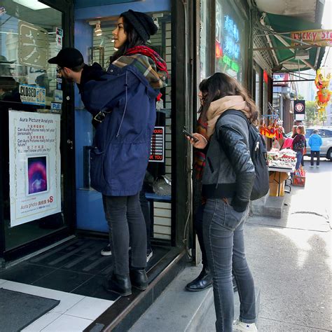 In Chinatown, Getting Auras to Say Cheese - The New York Times