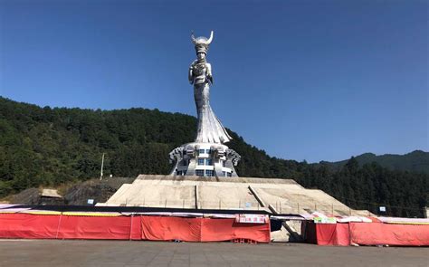 贵州剑河88米雕塑争议：当地官员称“不能因为质疑就不做了”_手机新浪网