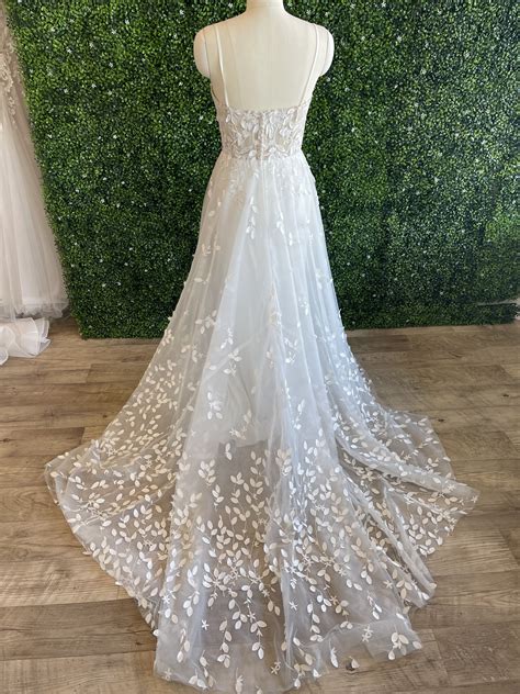 All Who Wander Sample Wedding Dress Save 60% - Stillwhite