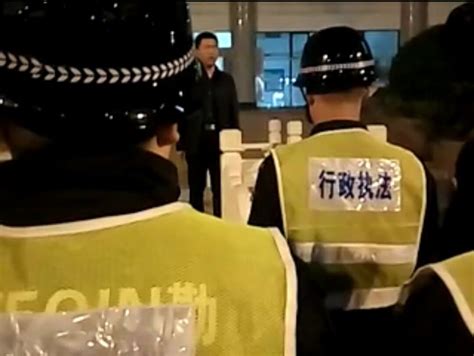 郑州市城管局组织“地下执法队”：疑官方默许 - 时讯新闻 - 当代商报网