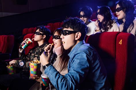 探访北京电影院复工首日：2小时电影票售罄，影院对每个座椅消毒-新闻频道-和讯网