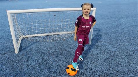 Boo CBeebies Football 的图像结果