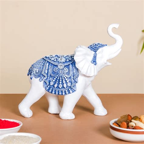 Elephant Whisperer Rakhi Lumba Gift Hamper Online - Premium Gift Hamper ...