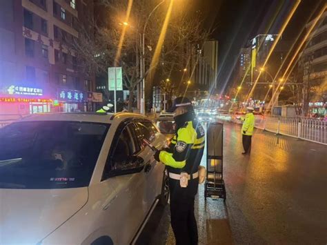 西宁交警开展酒驾夜查专项整治_腾讯新闻