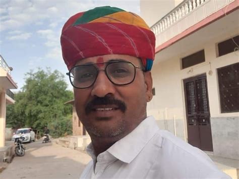 A cloth merchant committed suicide by writing a suicide note in Surat ...