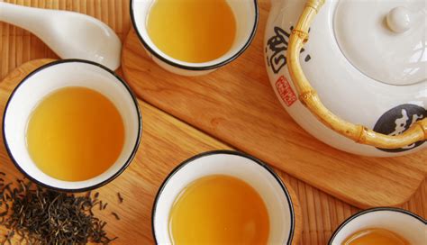 10 Amazing Benefits Of Yellow Tea - lifeberrys.com