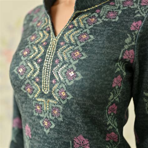 Buy Emerald Green Embroidered Woollen Kurta | Rustorange