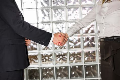 People Standing Viewing 的图像结果