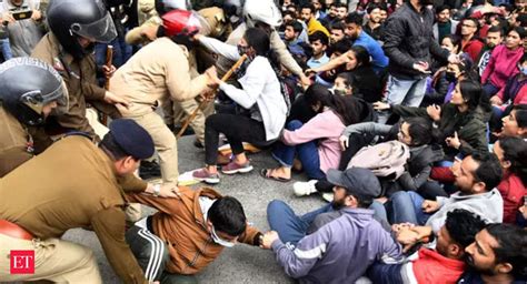 uttarakhand: Uttarakhand paper leak case: Protest by youths in Dehradun ...
