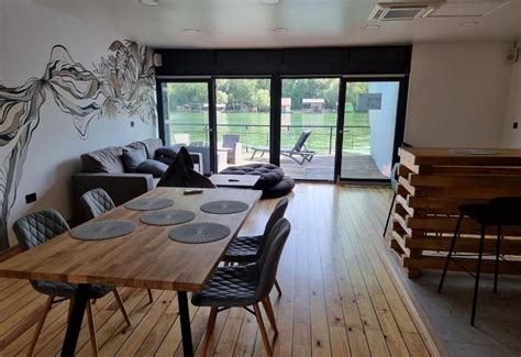 Swan (Beograd, Srbija) | Turistički Centri, Hoteli i Apartmani Srbije