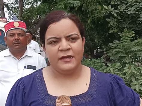 70-year-old elderly man climbs 110-foot tower rebuked by female SDM man ...