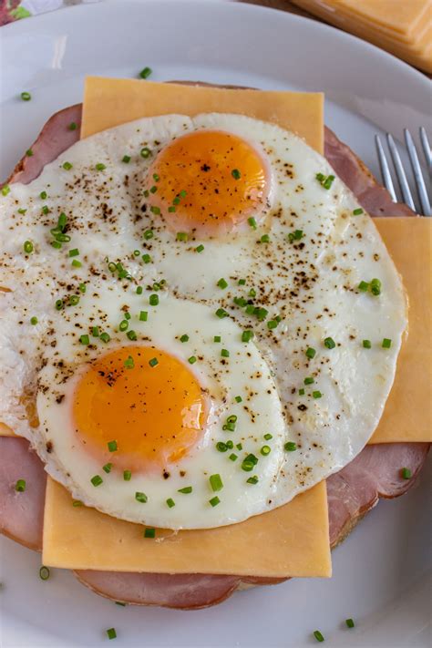 Gammon And Eggs Toast