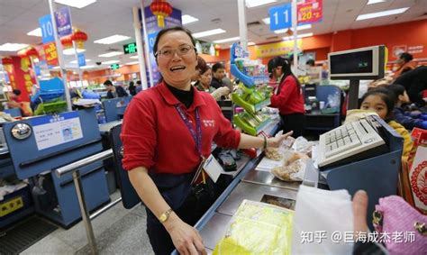 超市工作人员：坚守工作一线 方便顾客消费_腾讯新闻