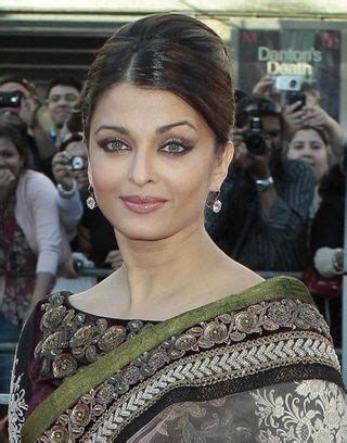 How to pick a bridal hairstyle for a round face | Vogue India