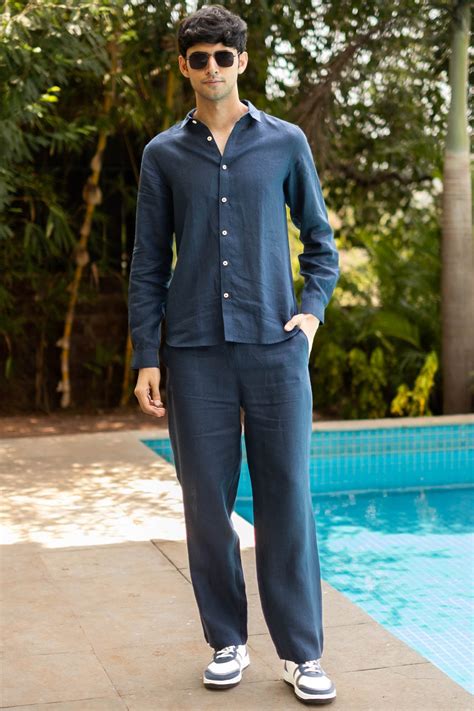 The Linen Pocketless Shirt