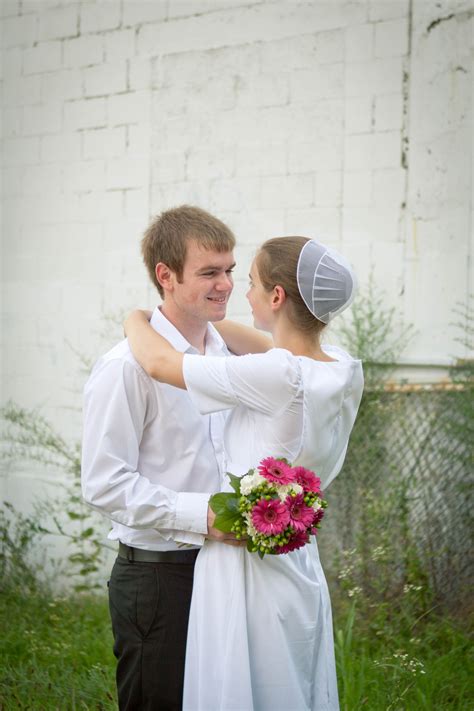 Amish Bride 的图像结果