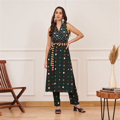 Buy Emerald Green Ikat Inspired Kurta Set with Belt | Rustorange