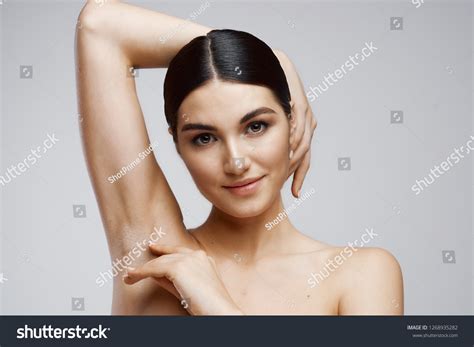 Armpit Display Body Language 的图像结果