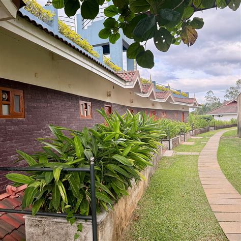 ARAYAL LUXURY RESORT (Padinjarathara) - Resort Reviews, Photos, Rate ...