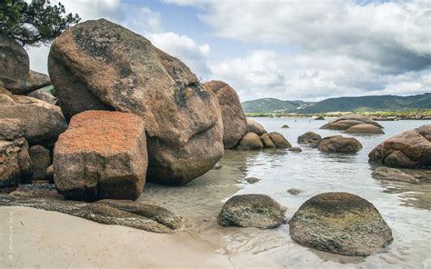 Download wallpaper 3840x2400 stones, sea, water, sand, shore 4k ultra ...