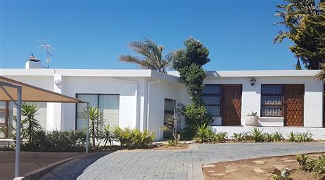 GOLDEN KEY GUEST HOUSE (Vredenburg) - Guesthouse Reviews, Photos, Rate ...