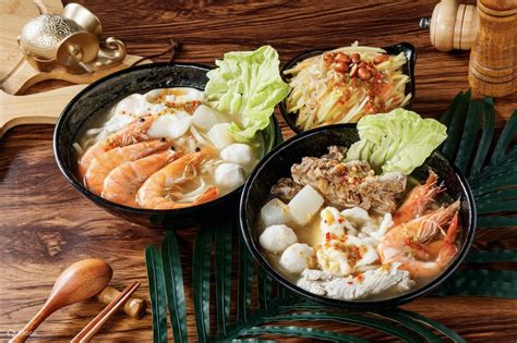 Thai Hen Thai-style Soup Noodles/Volcano Ribs - Taoyuan Train Station ...