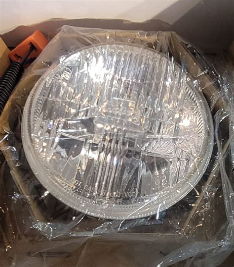 RETROBRIGHT LED SEALED BEAM 5.75″ ROUND Headlight | Cooper Restorations