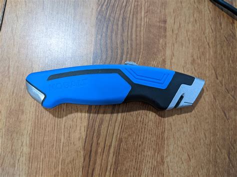 How to Replace Box Cutter Blade 的图像结果