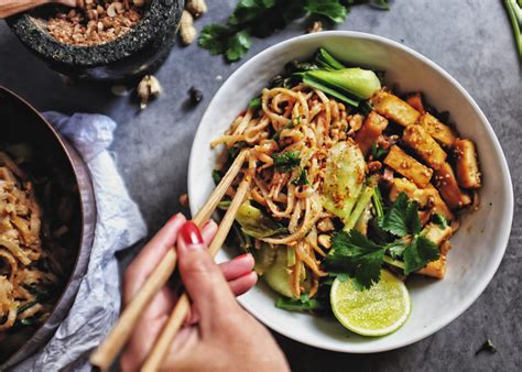 The Healthiest Takeout Foods According to a Dietitian - FitOn