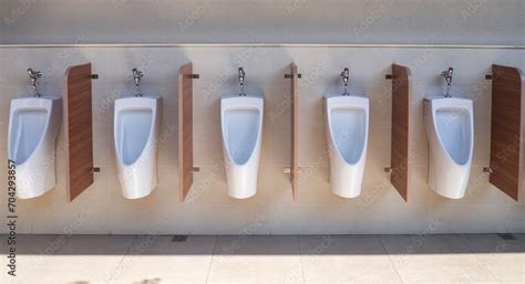 Restrooms 的图像结果