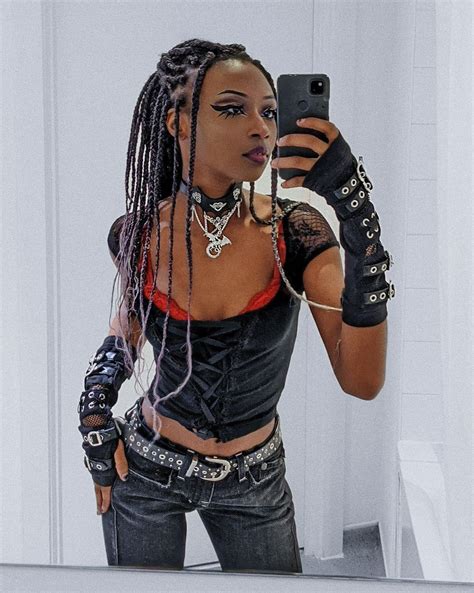 Lea’s Instagram photo: “Y2k punkrock vibes🤟🏾🤙🏾🤪 . . . . . . . . @lia ...