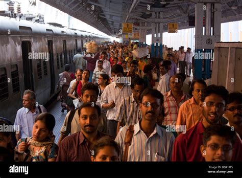 Sealdah Station 的图像结果