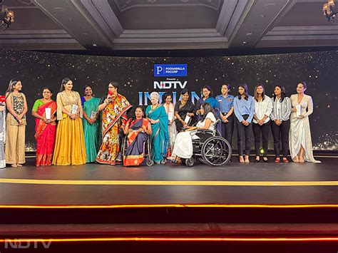 NDTV 'इंडियन ऑफ द ईयर' अवॉर्ड में विभिन्‍न क्षेत्रों की हस्तियों को ...