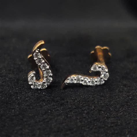 Buy Coma Symbol Diamond Second Stud in India | Chungath Jewellery ...