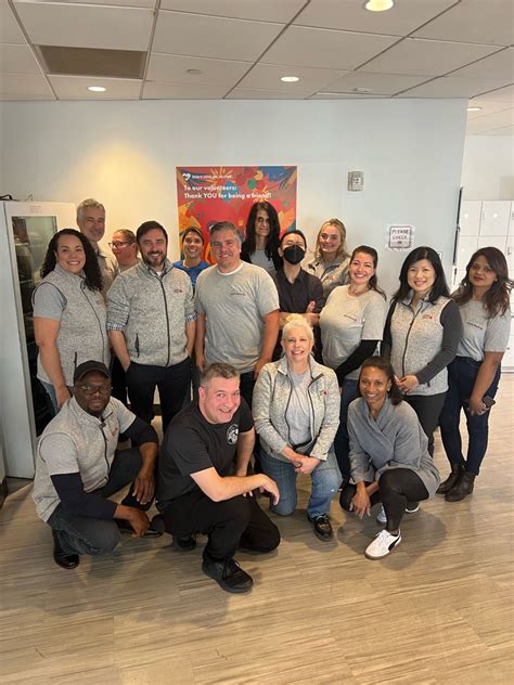 For National Hunger & Homeless Awareness Week, 90 Apple Bank employees ...