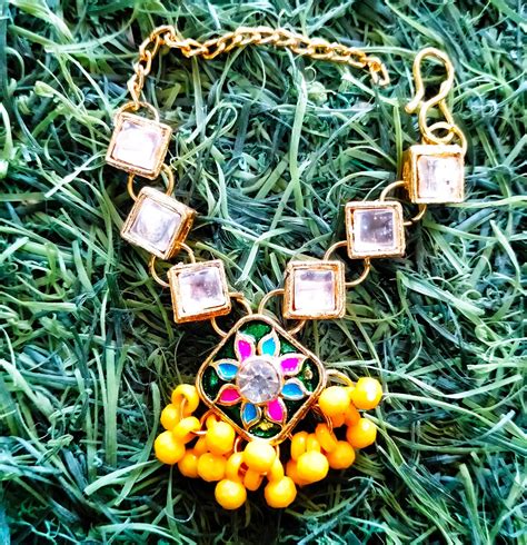 Meena kundan pendent with flower design – Vrindavan Bazaar