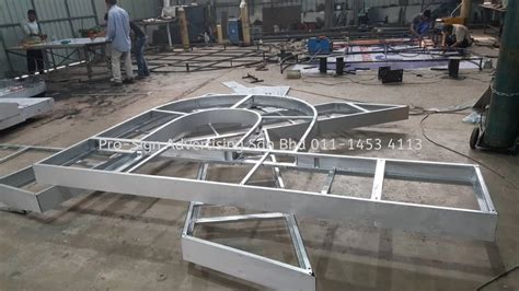 High Level Building Signage 的图像结果