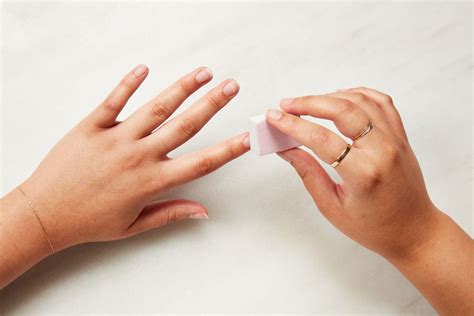 Step by Step Applying False Nails 的图像结果