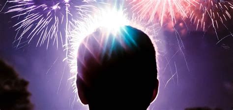 Music with Exploding Firework Sounds 的图像结果