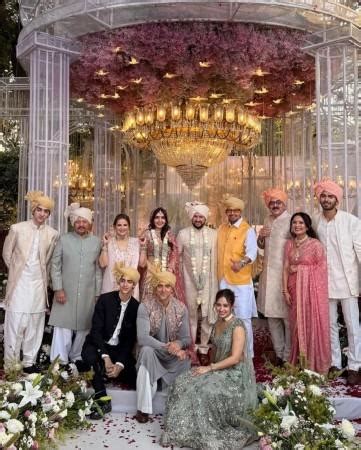 Hrithik Roshan grooves with GF Saba Azad and sons Hrehaan, Hridhaan at ...