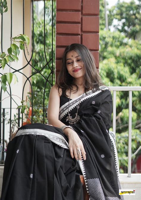 Pure Cotton with Butas and Nakshi Border – Amrapali Boutique