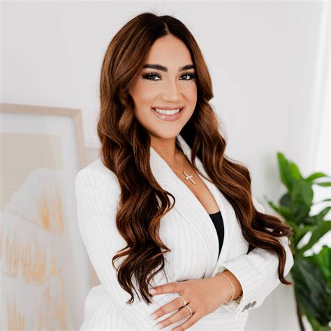 Whitney Brown, Sacramento, CA Real Estate Associate - RE/MAX Dream Homes