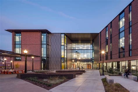 Sacramento City College - Natural Sciences Building - HGA
