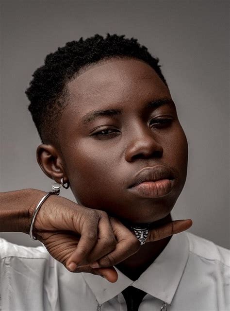 Peller raises eyebrows as he turns down strange handshake during visit ...