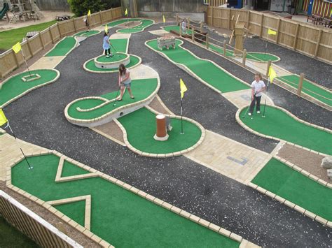 Miniature Golf Course 的图像结果