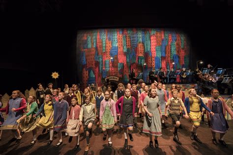 Child Opera Performances 的图像结果