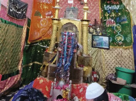 Century-old diamond missing from Ratlam's Hussain Tekri shrine: Gifted ...