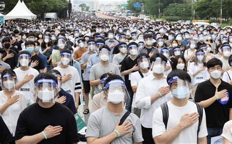韩国疫情第二波 政府医改方案遭80%医生罢诊抗议后服软 - 哔哩哔哩