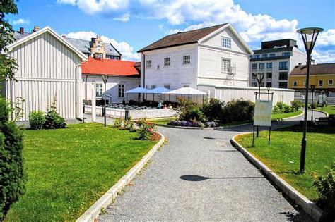 LOEVLIA CABIN IN THE KROKSKOGEN FOREST (Honefoss) - Hostel Reviews ...